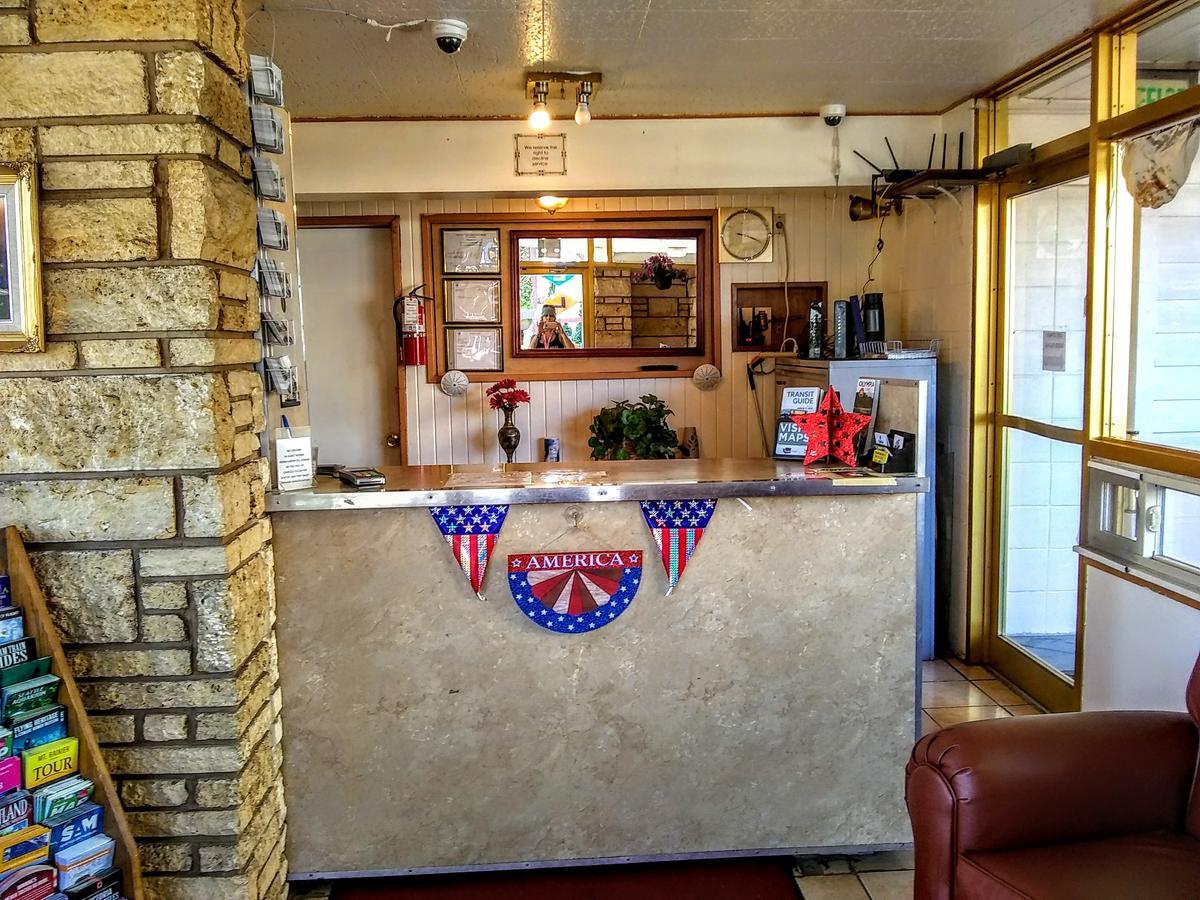 Olympia Inn Екстериор снимка